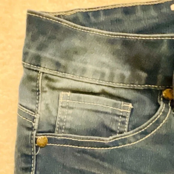 VIP Women’s Jean Shorts Size Small - Picture 5 of 7